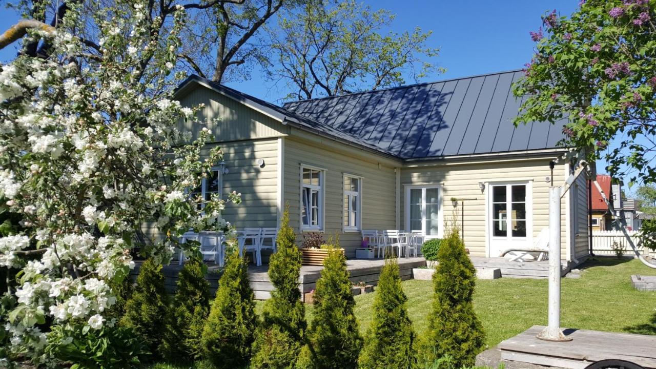 Kuressaare Family And Garden Apartments Exterior foto